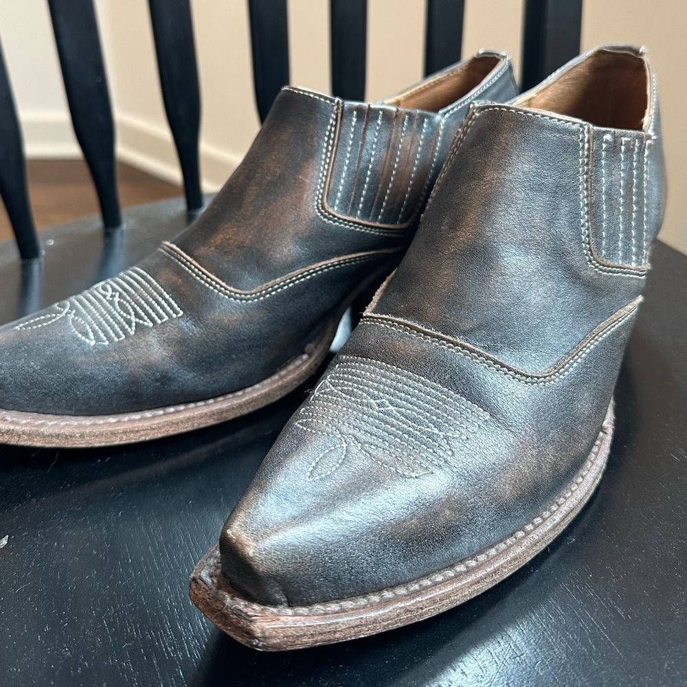 Freebird “Wyoming” in black, in size 8.